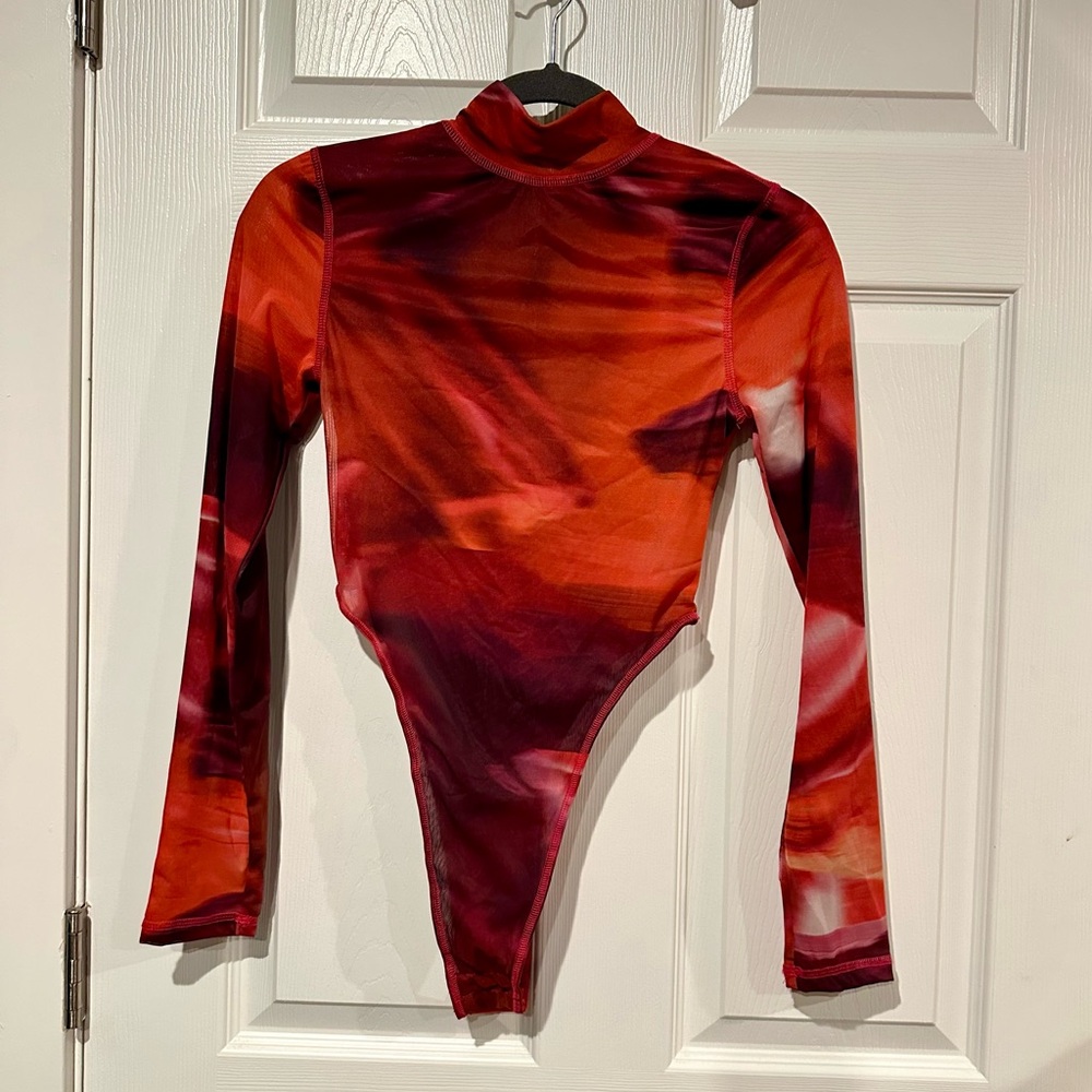 NWT Oh Polly Mesh Orange and Burgundy Mockneck Tie-Dye Long Sleeve Bodysuit Sz 4